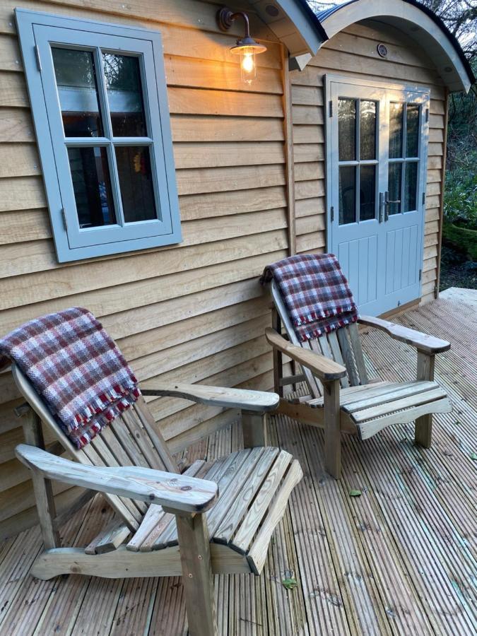 Chez Maurice Luxury Shepherds Hut With Bath And Hot Tub Kelling Exteriör bild