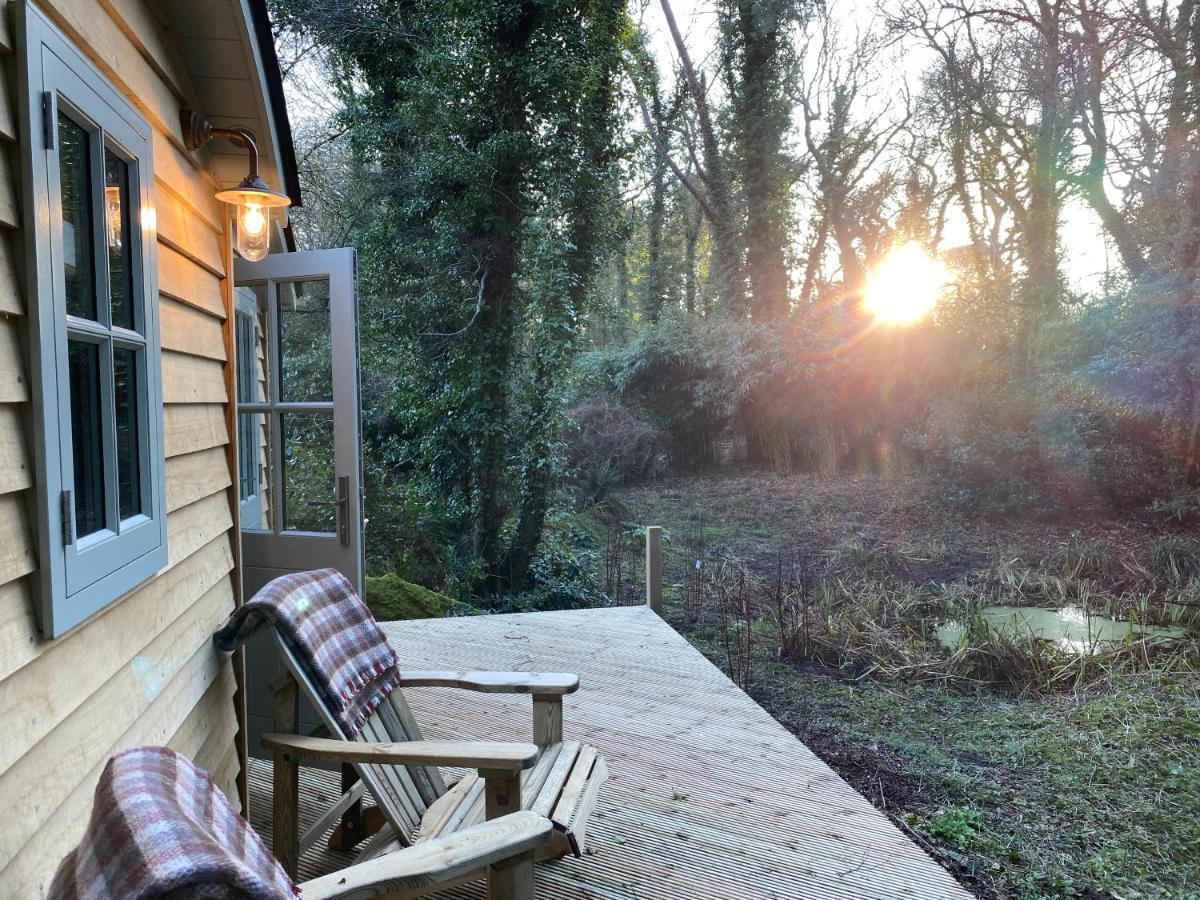 Chez Maurice Luxury Shepherds Hut With Bath And Hot Tub Kelling Exteriör bild